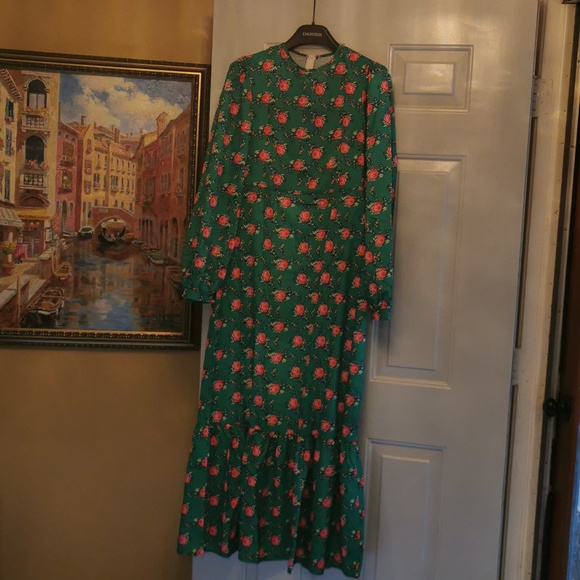 Generic dress - Picture 3 of 5